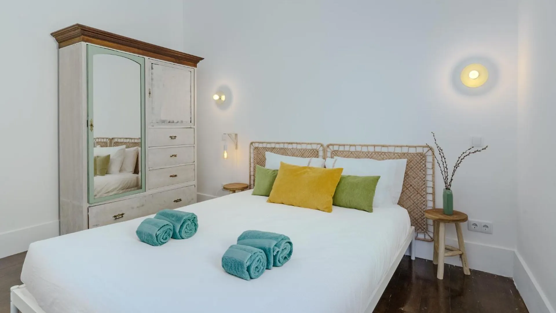 Sunny & Charming Oeiras Historical Center House Villa
